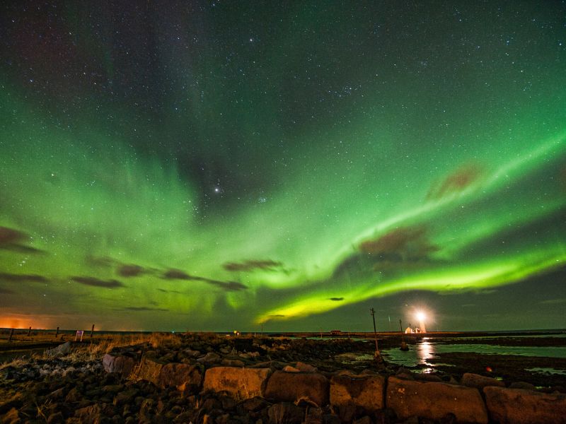 Am Grotta Leuchtturm Reykjavik kann man Nordlichter sehen