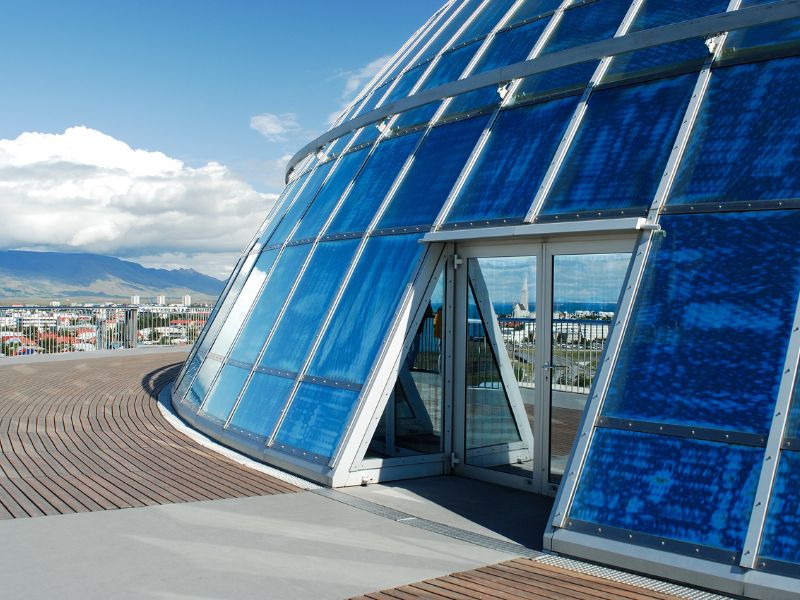Auf dem Dach des Perlan Museums mit Aussicht