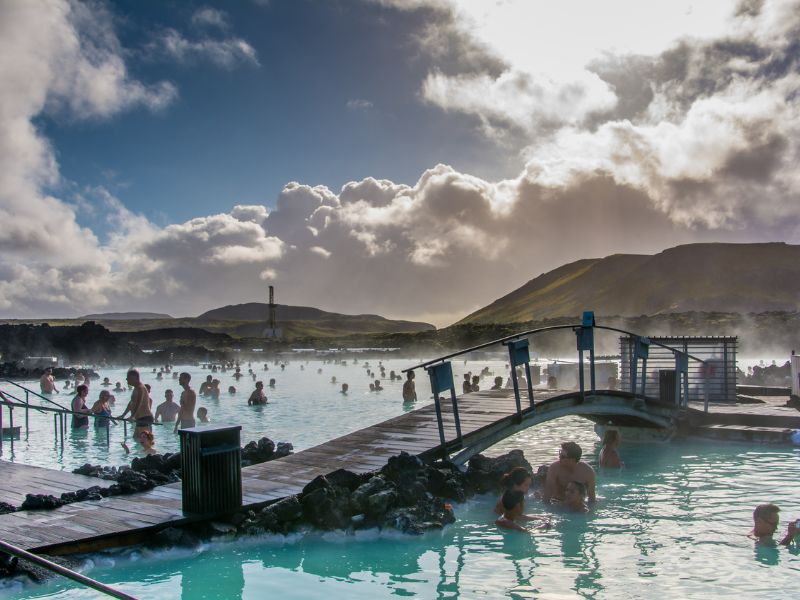 Blick auf das große Spa Blaue Lagune nahe Reykjavik