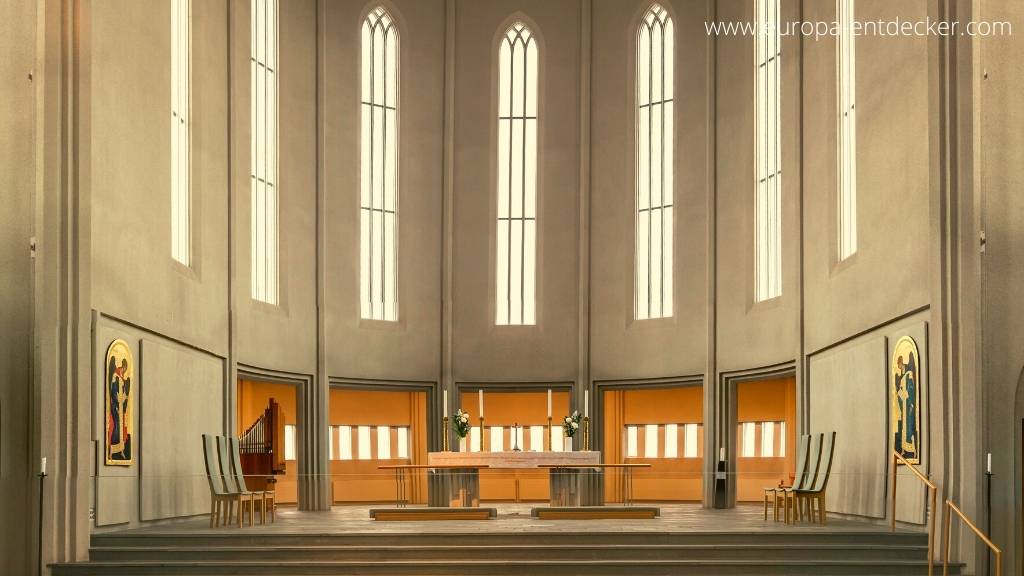 In der Kirche Hallgrimskirkja